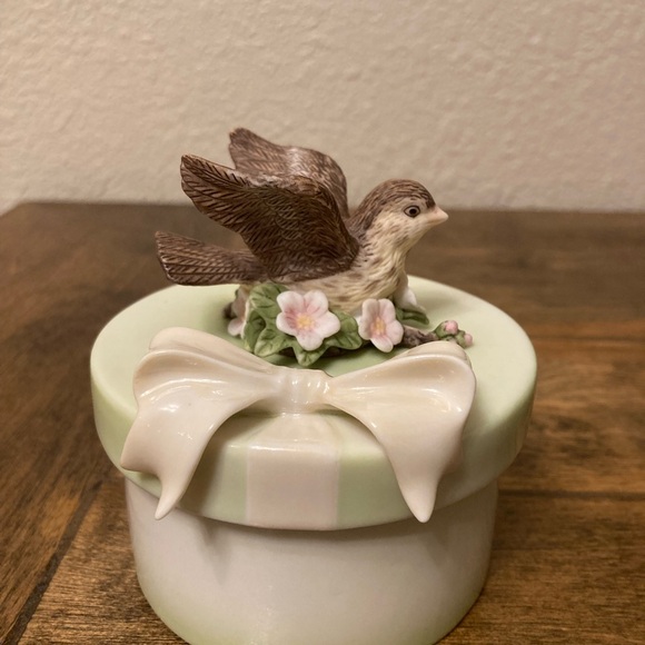 Robert H Schuller Sparrows Club 2009 Bird Trinket Box Religious - Picture 16 of 16